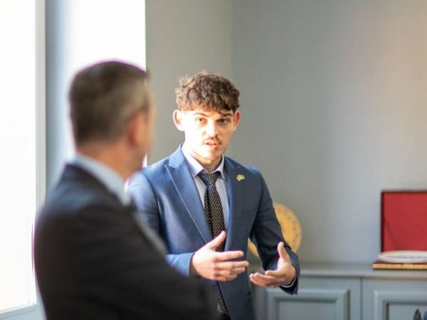 De la Viziune la Parteneriate: Cum a Transformat Vlad Augustin Întâlnirea ETSO – Premier Group într-un Plan Comercial Aplicat